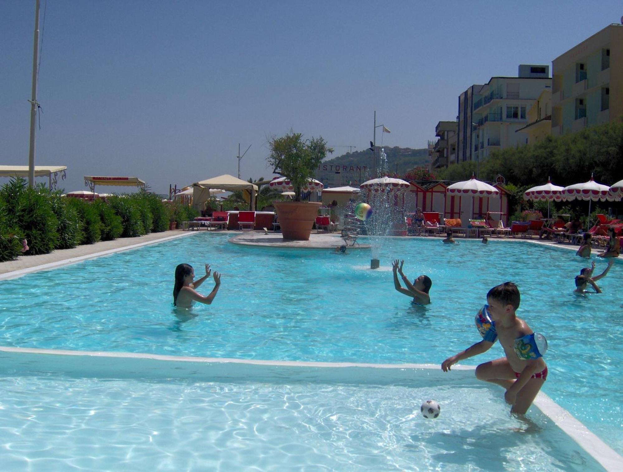 Hotel Nord Est Gabicce Mare Exteriör bild