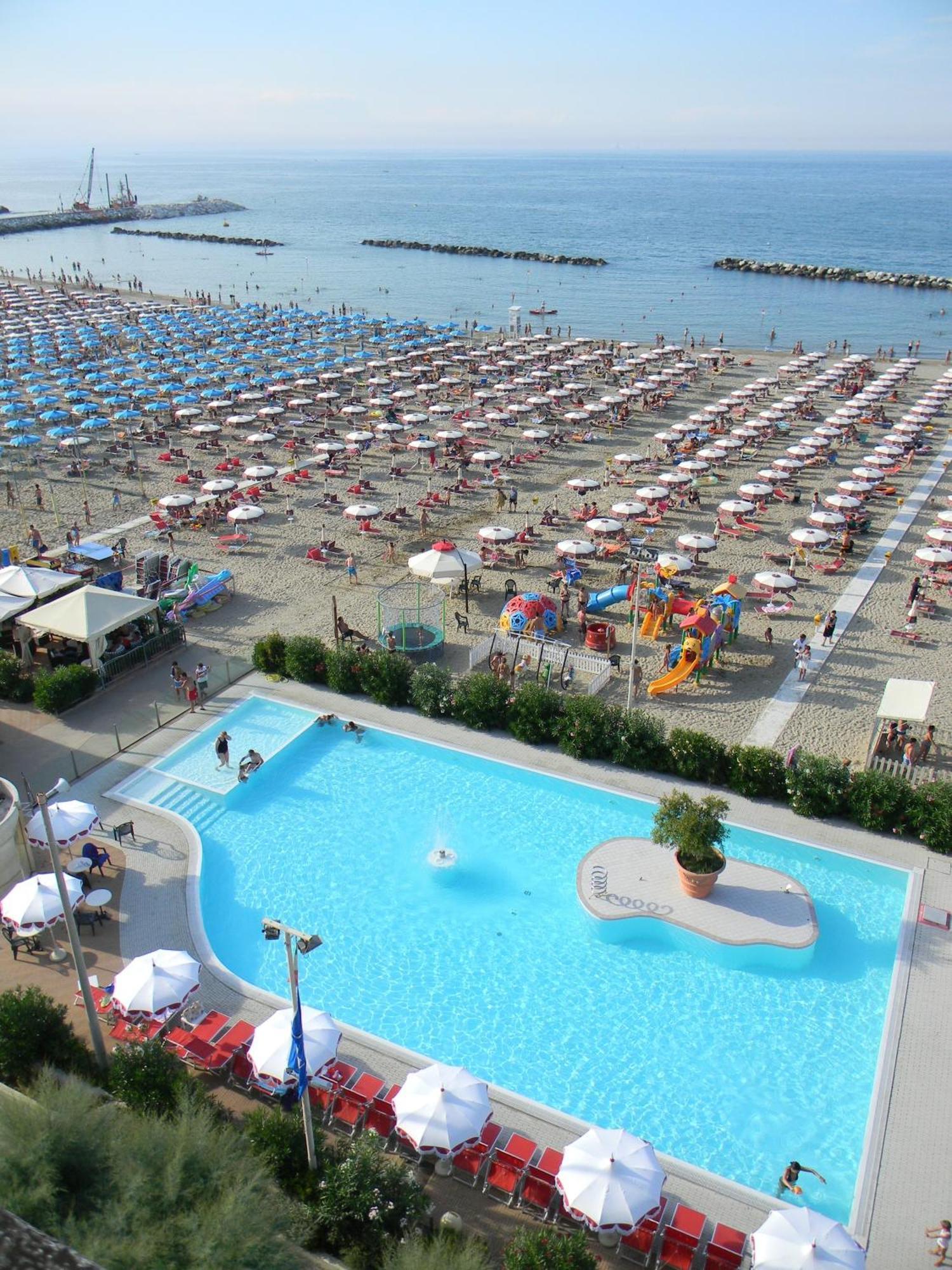 Hotel Nord Est Gabicce Mare Exteriör bild